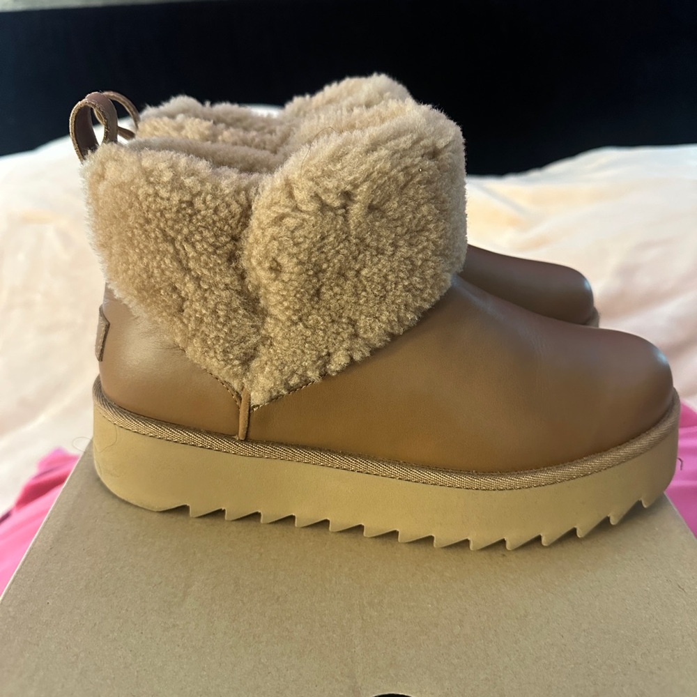UGG Shearling Lined Platform Ankle Boots Chestnut Women’s 8 w/ Box